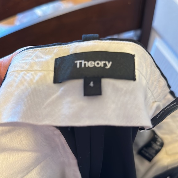 Theory skinny fine wool pants; size 4. Looks like new! - Picture 2 of 3